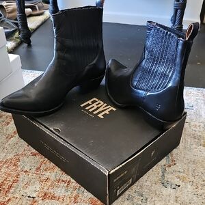 Frye Sacha Black Leather Chelsea Ankle Boots Sz 10